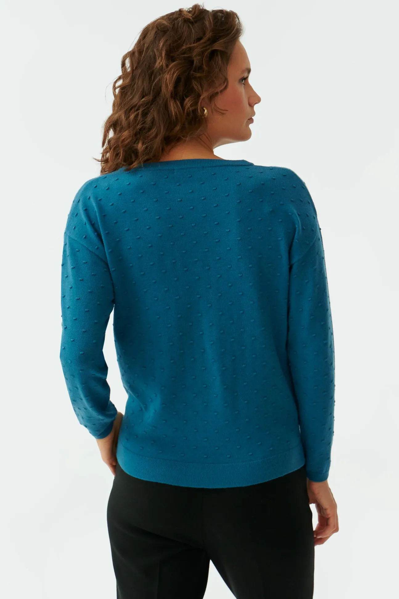 SWETER DAMSKI O SPLOCIE W KROPKI EWELA