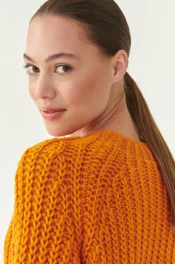 SWETER DAMSKI O WYRAŹNYM SPLOCIE NITERO