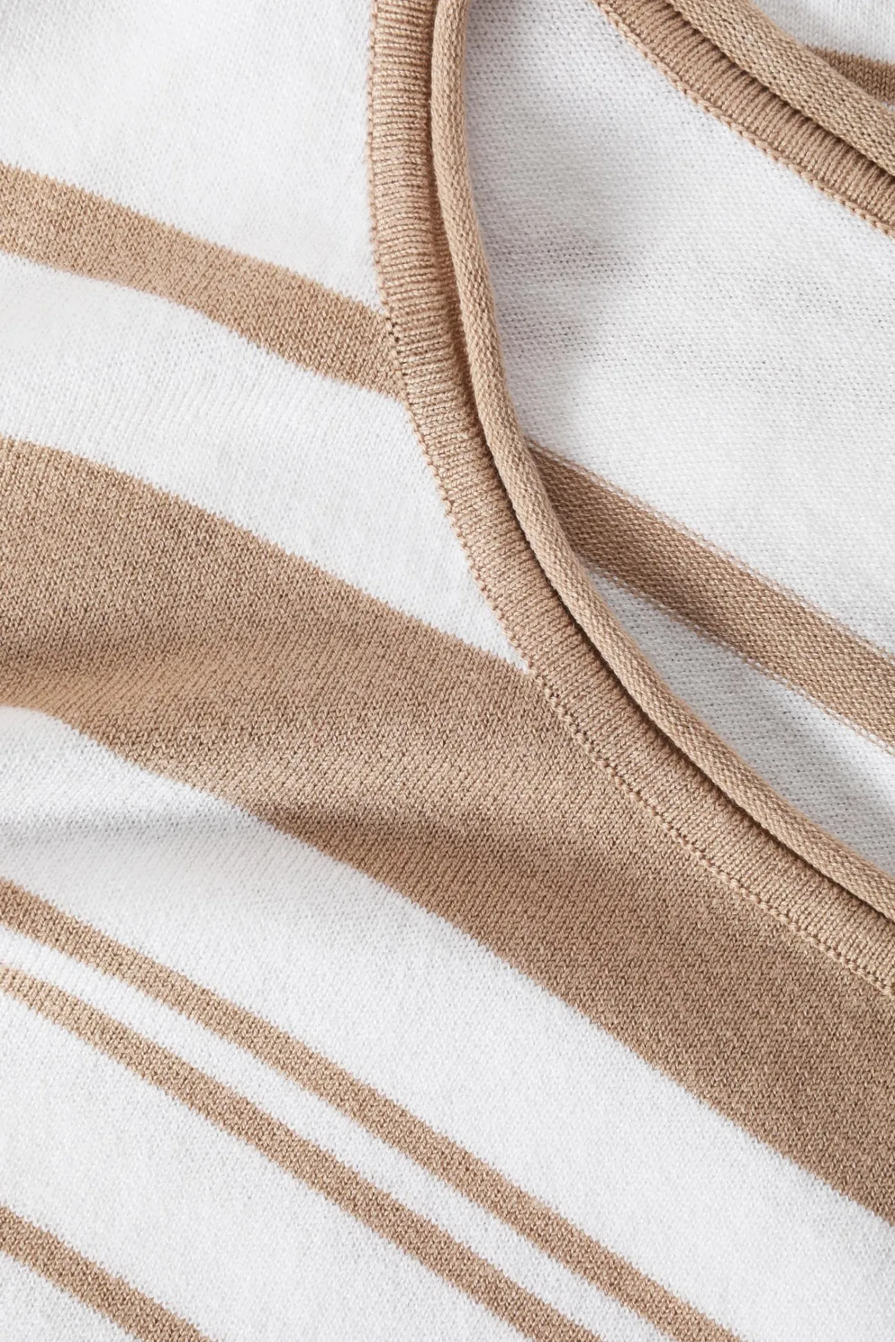 SWETER DAMSKI W NIEREGULARNE PASKI - STRIPPI