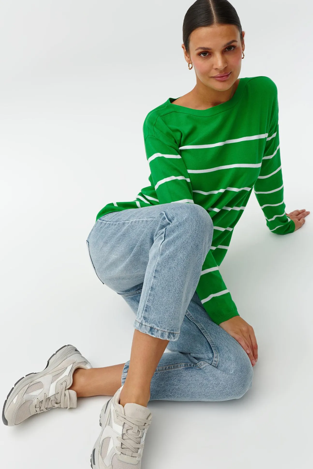 SWETER DAMSKI W PASKI O SWOBODNYM FASONIE - DROP 1