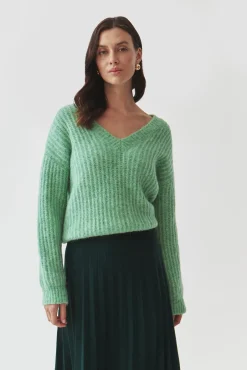 SWETER DAMSKI Z DEKOLTEM W SEREK — ASPEN