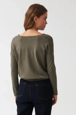 SWETER DAMSKI Z DEKOLTEM TYPU WODA - LIVO