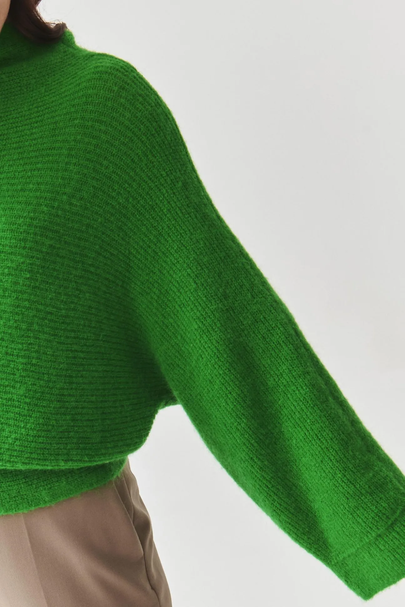 SWETER DAMSKI Z GOLFEM I SZEROKIM RĘKAWEM — MAZZY 1