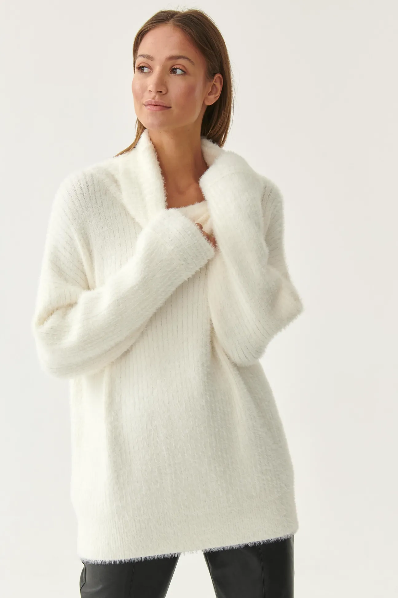 SWETER DAMSKI Z GOLFEM SAWANA