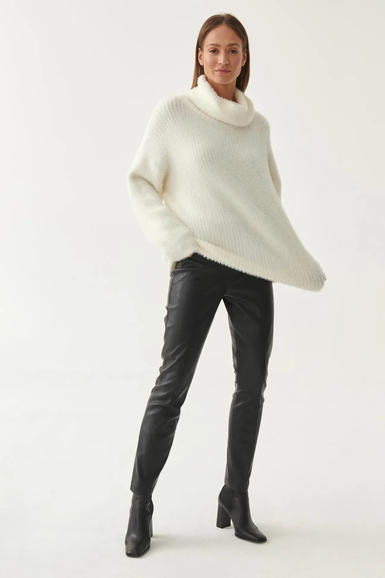 SWETER DAMSKI Z GOLFEM SAWANA