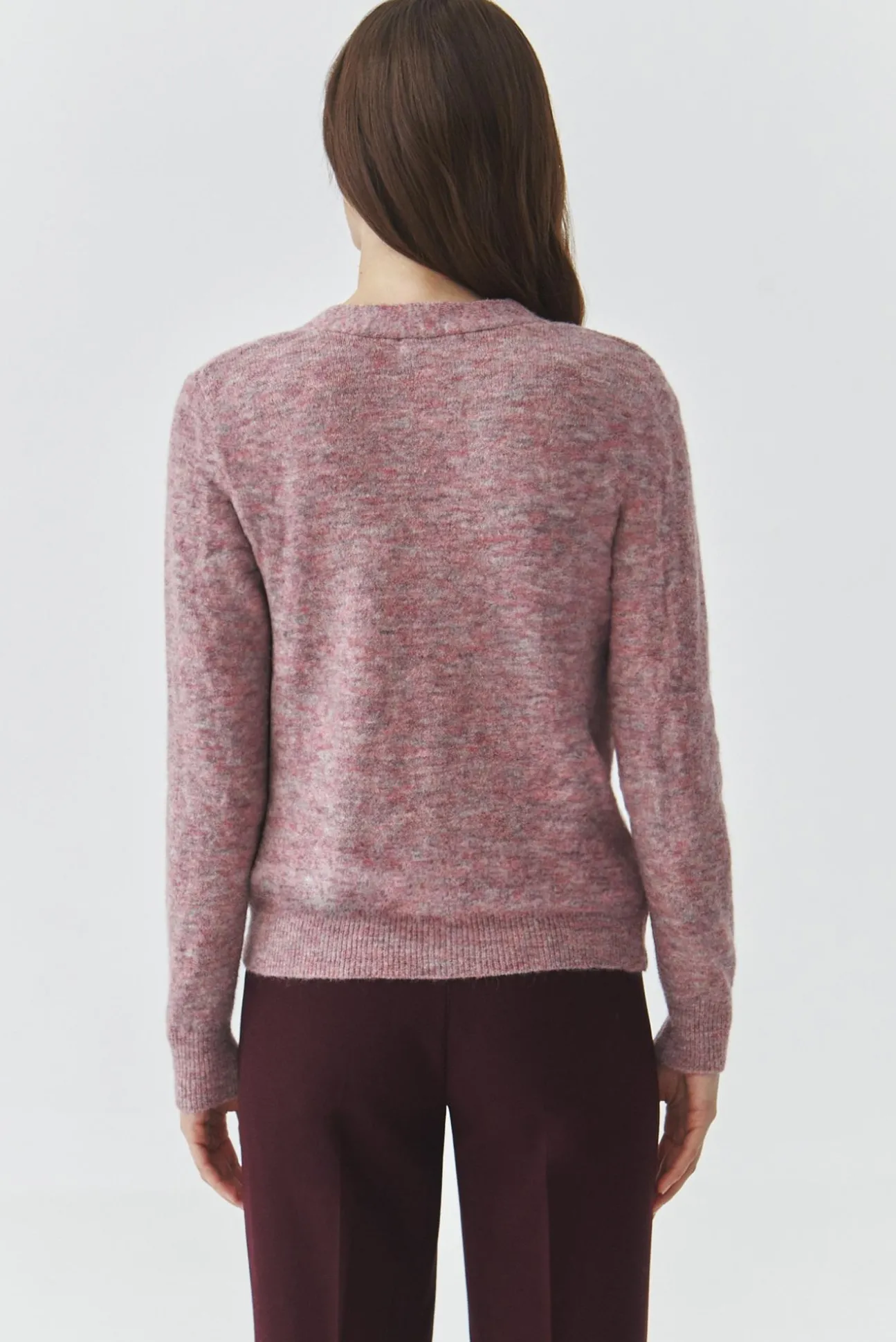 SWETER DAMSKI Z GUZIKAMI I DEKOLTEM W SEREK — AUTUMN