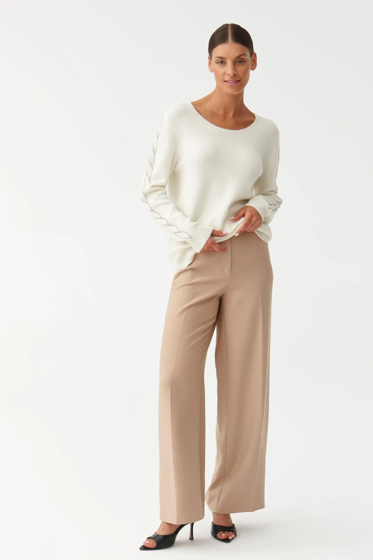 SWETER DAMSKI Z OZDOBNYMI RĘKAWAMI SYLVI