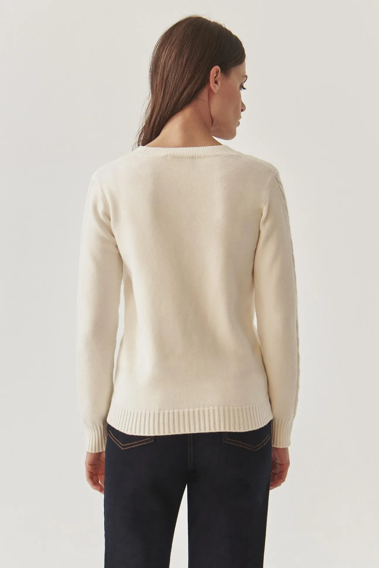 SWETER DAMSKI Z WARKOCZOWYM SPLOTEM - WIRA