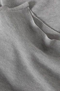 SWOBODNY SWETER DAMSKI TYPU BEZRĘKAWNIK - MOLLY