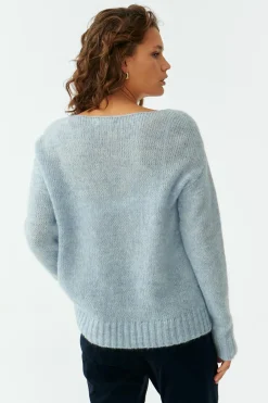 SWOBODNY SWETER DAMSKI Z DEKOLTEM W ŁÓDKĘ FLUFKO