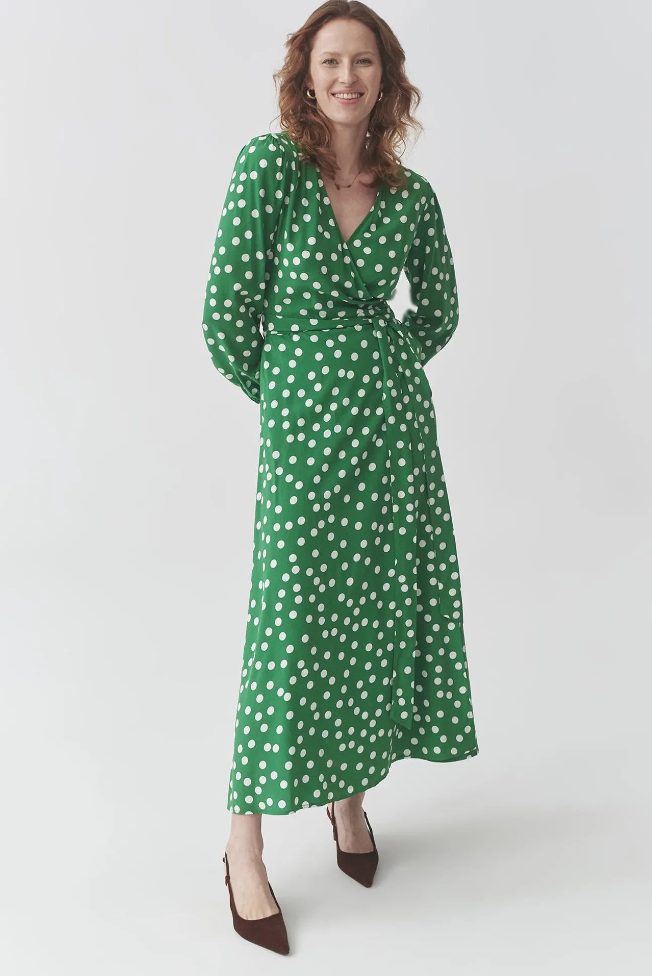 WISKOZOWA SUKIENKA MAXI W KROPKI — SIA