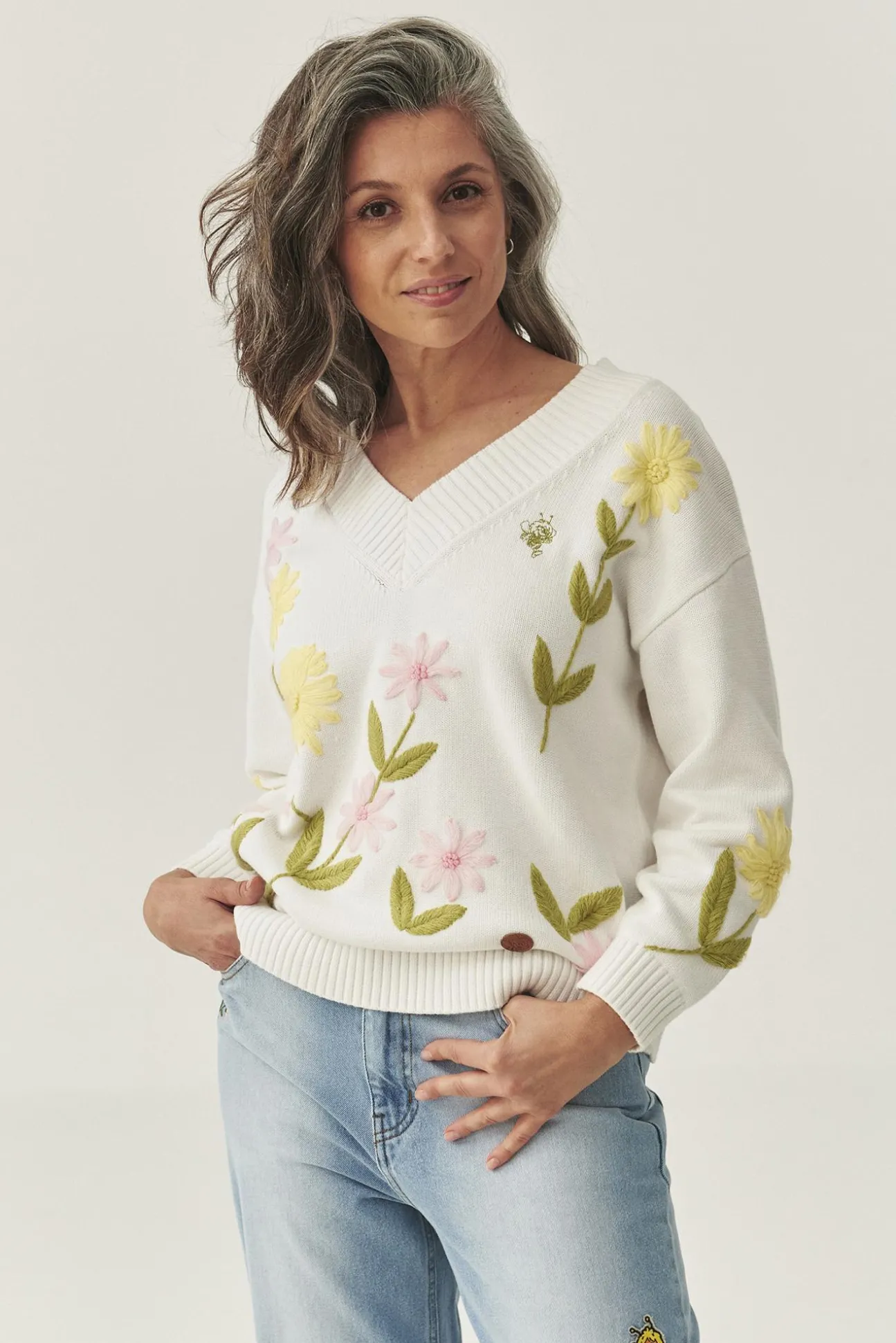 WZORZYSTY SWETER Z HAFTEM — MAYOLA